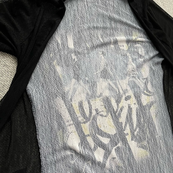 Chic Black Swim Coverup with Graphic Design - Picture 12 of 16